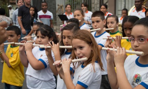 Projeto Música nas Escolas exibe seus talentos em apresentações especiais